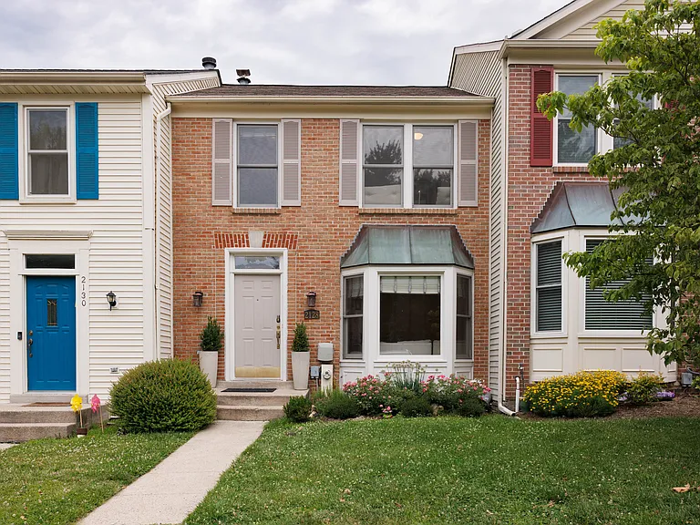 2128 Heritage Dr — Photo 2