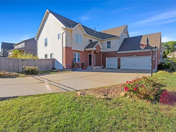 9910 Webster Cir, Kansas City, KS 66109