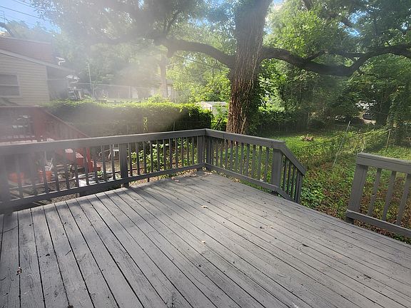 5th image of 524 Beaumont Ave