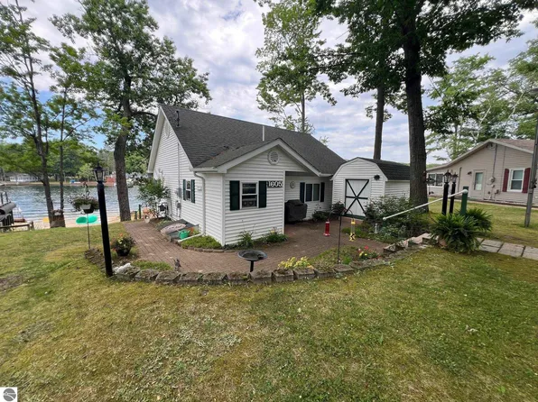 1605 Arbor Dr, Lake, MI 48632