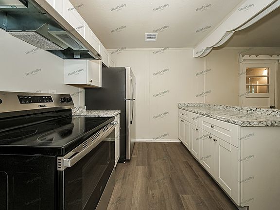 5th image of 1529 SW 37th St