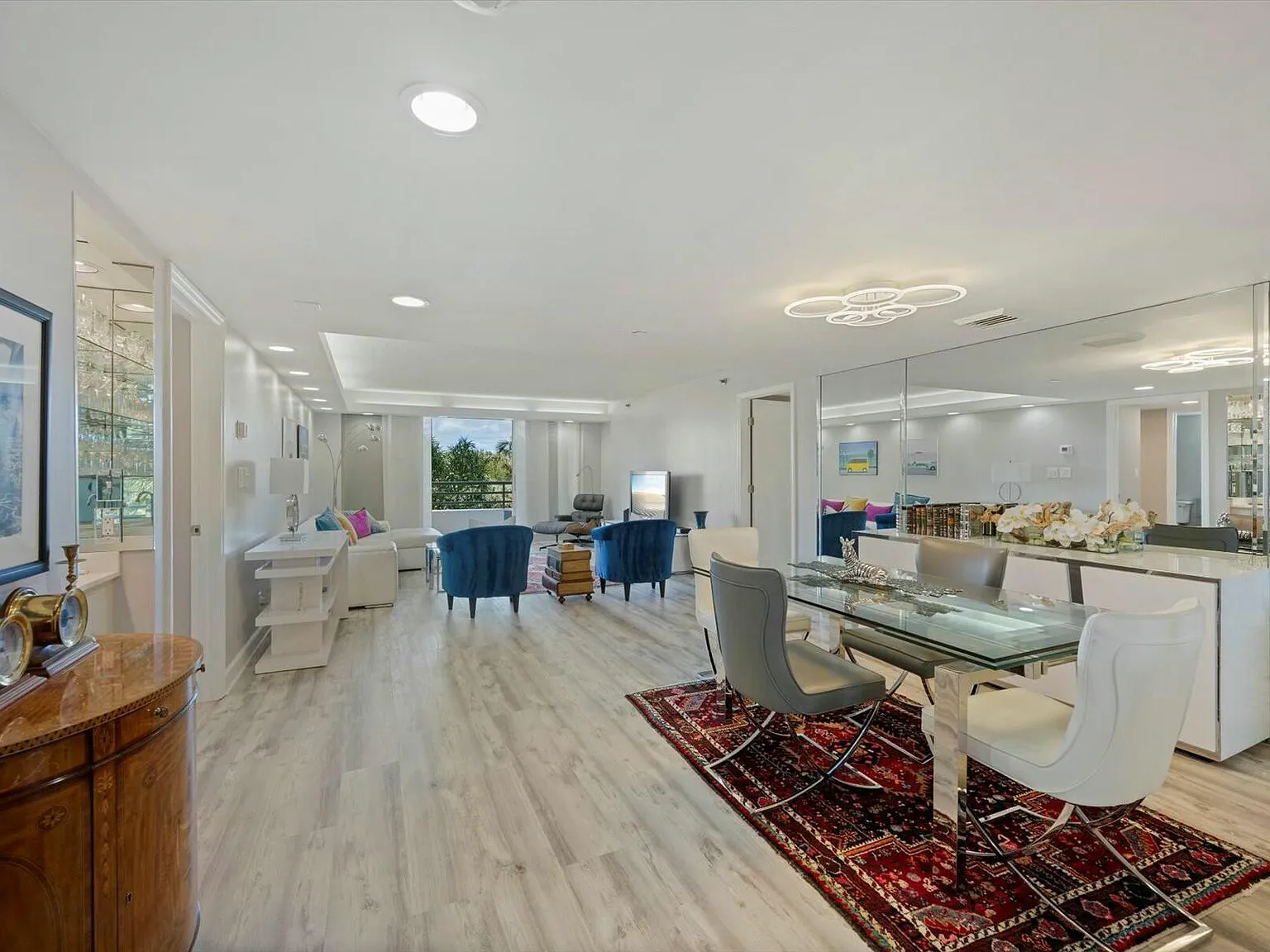 2 bed, 2.0 bath, 1438 sqft, $6,800 — Photo 2