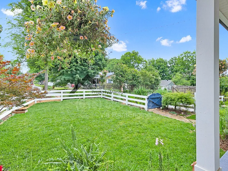 704 W End Cir — Photo 4