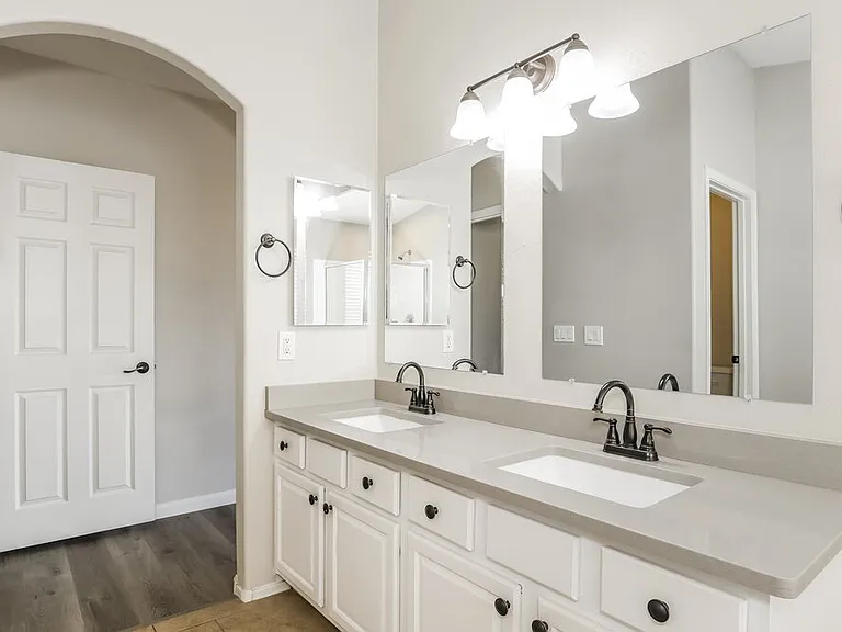 8216 W Globe Ave — Photo 12
