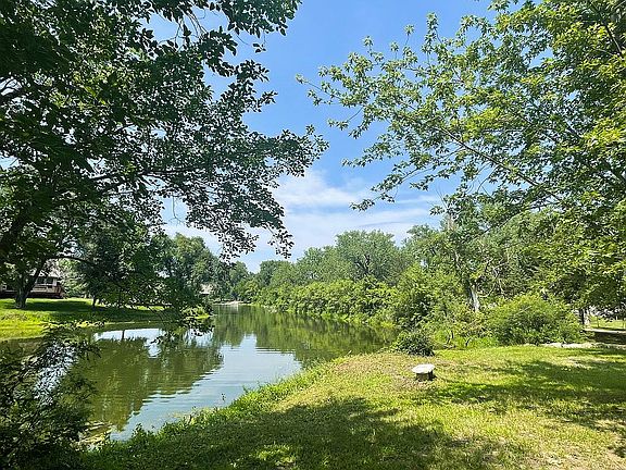 4th image of 16 Willowwood Lk