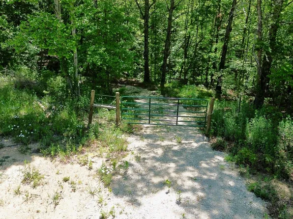 16 Coal Camp Rd, Hitchins, KY 41146