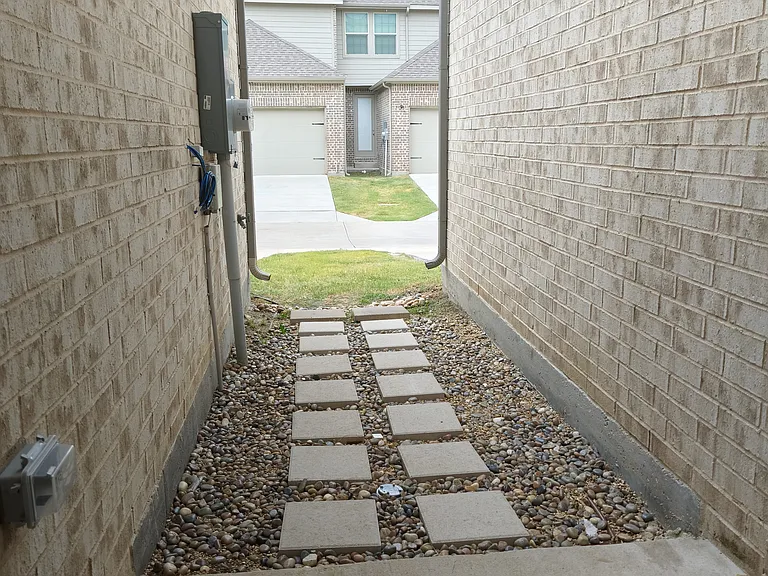 6825 Andrew Dr — Photo 21