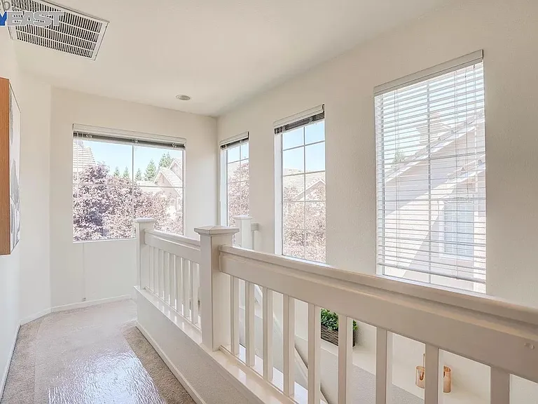 203 Swan Ct #203 — Photo 9