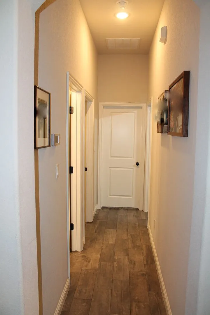 Modern 4BR/2BA Home in Desirable Granbury Location! — Photo 4
