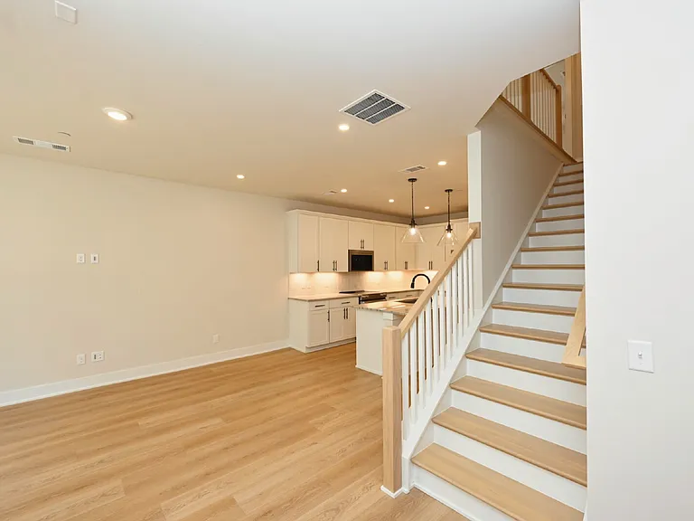 126 Zola Aly — Photo 21