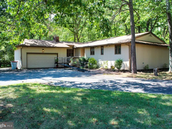 3299 Swan Dr, Vineland, NJ 08361