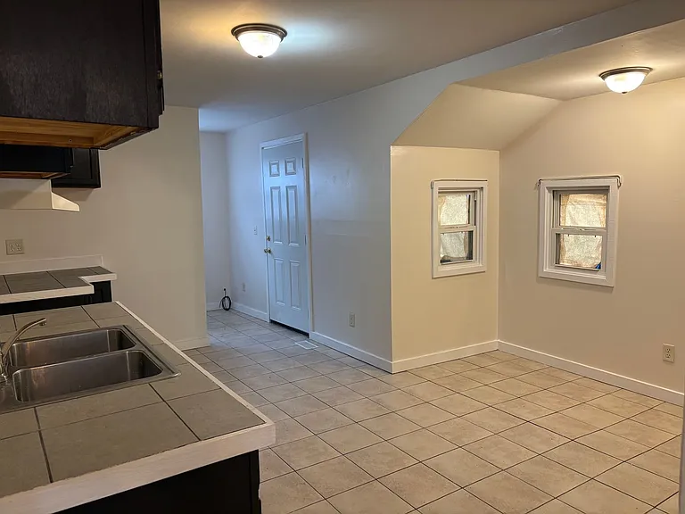 516 Navarre St — Photo 2