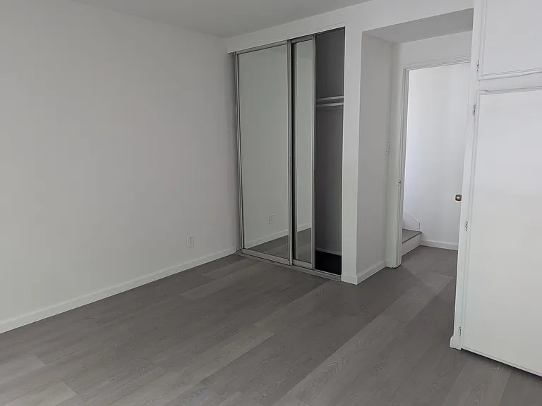 1323 N Olive Dr — Photo 37