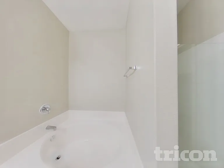1502 Tulip Ln — Photo 9