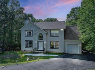 1261 Brentwood Dr, East Stroudsburg, PA 18301