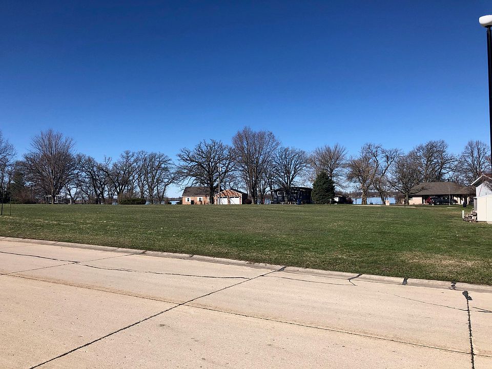 2nd image of 11 Lakeside Ln