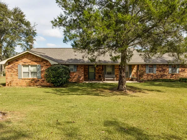 226 Phillips Rd W, Seminary, MS 39479