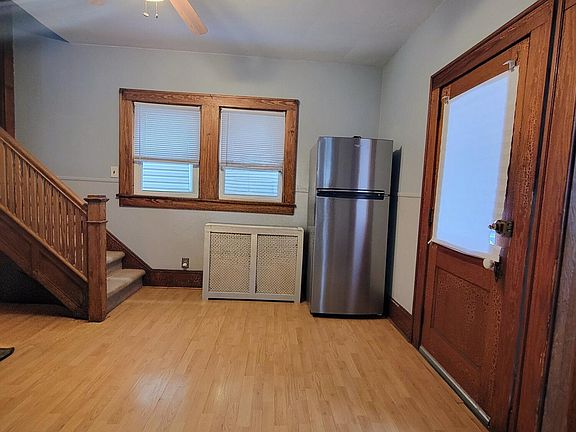 5th image of 614 Delaware St