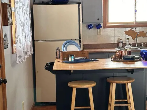 21745 Birch Dr, Michigamme, MI 49861