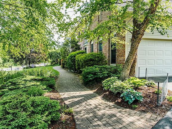 5th image of 9 Mill Neck Ln