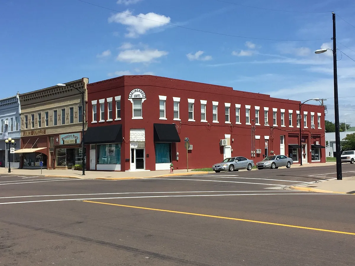 Building Photo - 1 1/2 N Jefferson Ave