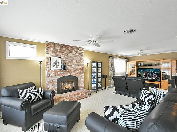 2nd image of 1238 Simmons St