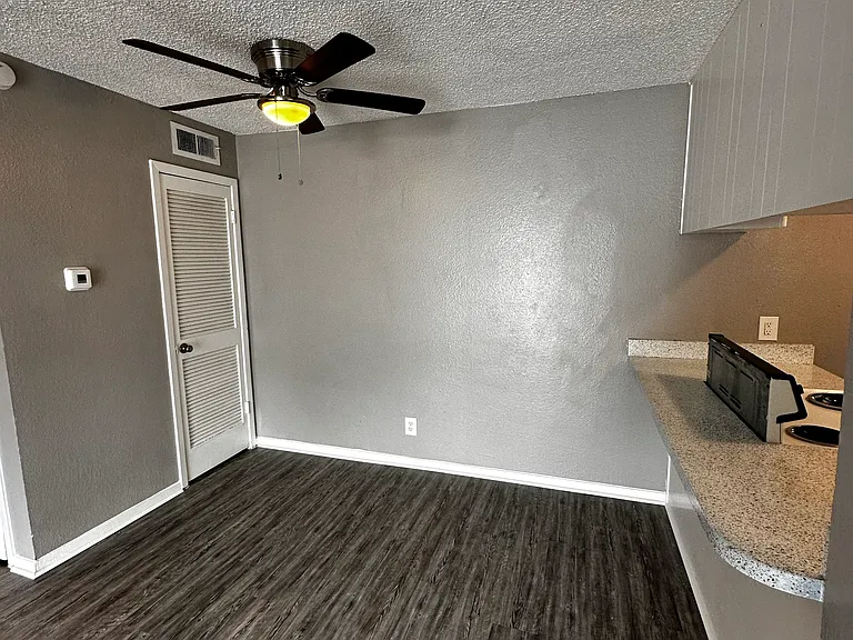Saddle Ridge Apartments — Photo 29