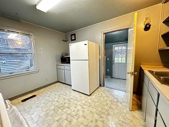5th image of 328 2nd St