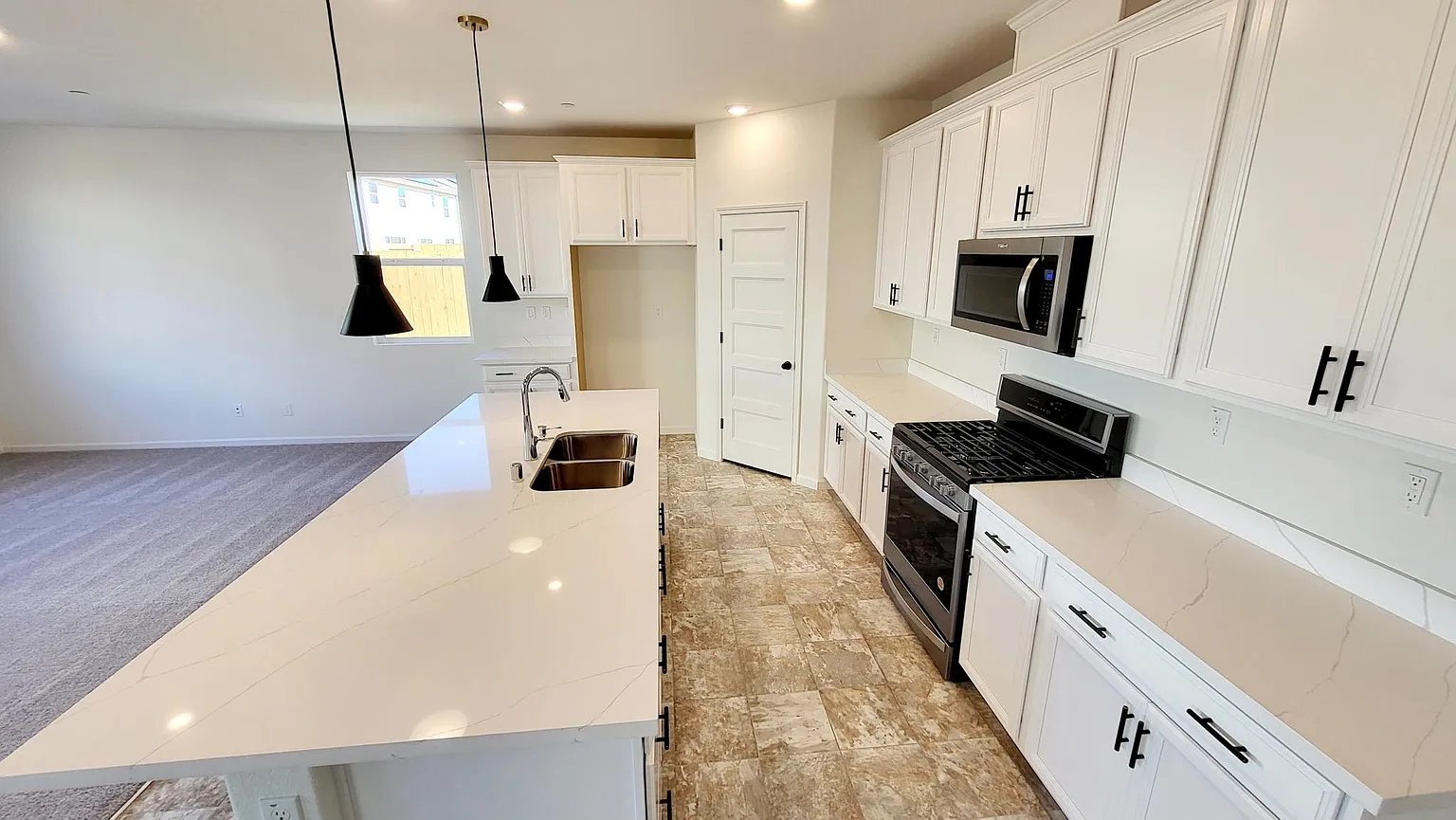 1531 Tanoak St photo 1