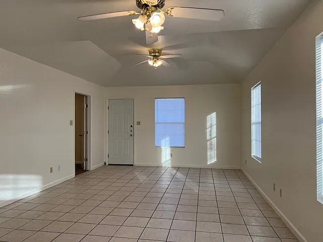 512B Crest Dr — Photo 2
