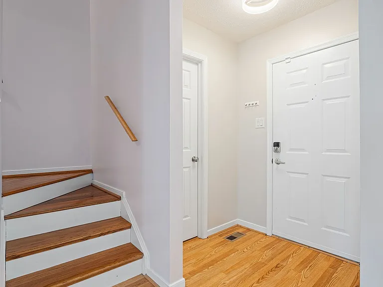 2087 Airy Cir — Photo 3