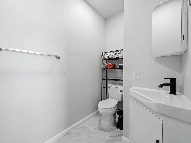 801 Avenue K #F — Photo 15