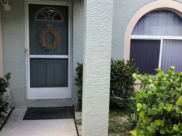 800 New Waterford Dr APT 102, Naples, FL 34104