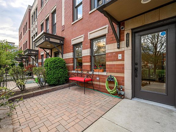3rd image of 1047 N Kingsbury St
