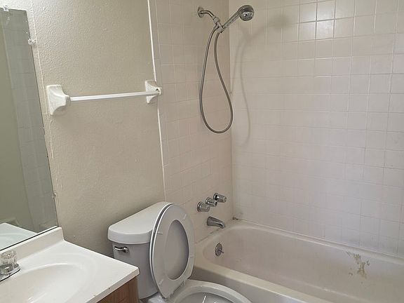 5th image of 718 56th Ave E
