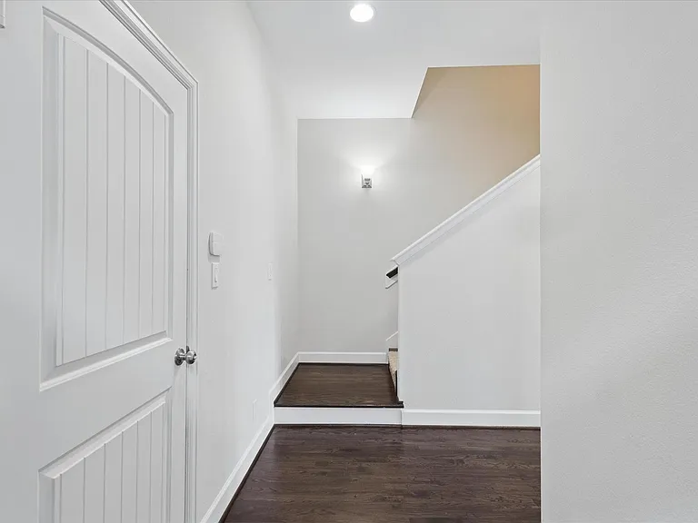 814 W 26th St #A — Photo 14