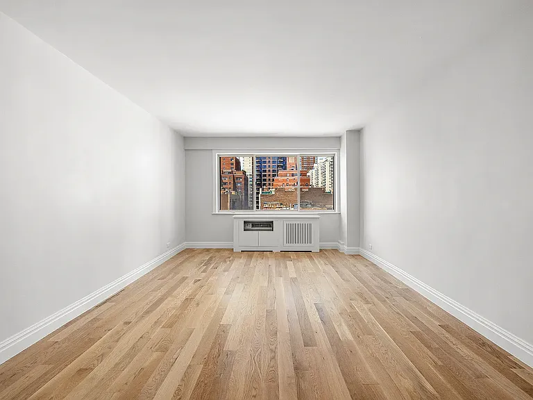 360 E 65th St #10C — Photo 2