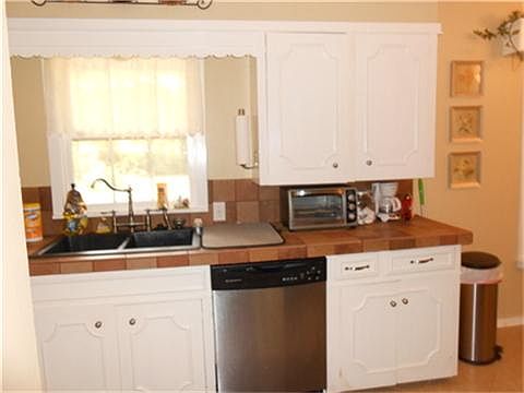 3rd image of 203 E Pecan Dr