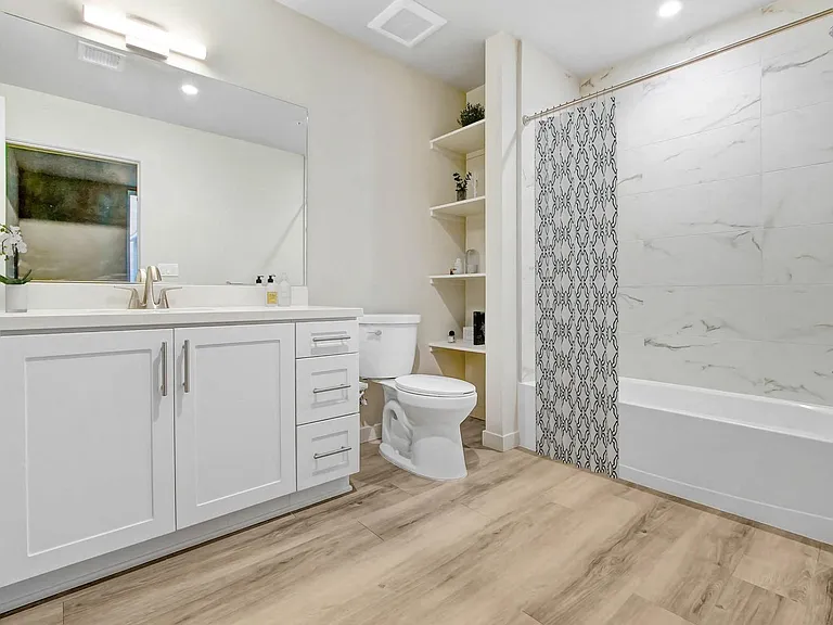 Zephyr Apartments — Photo 13