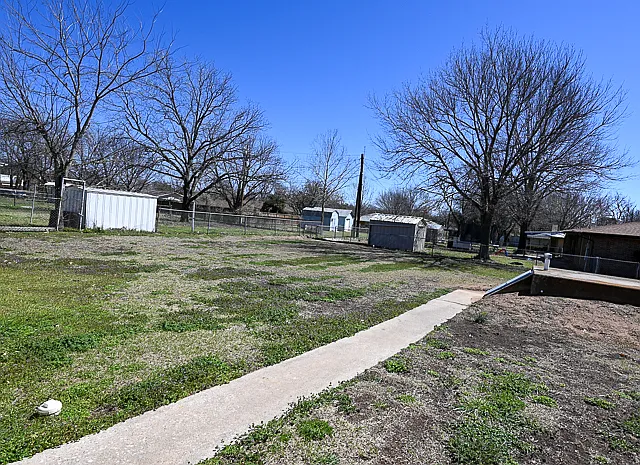 3 bed, 1269 sqft, $1,350 — Photo 2