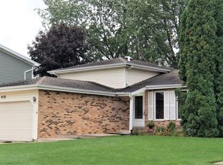 918 Cumberland Ct, Carol Stream, IL 60188