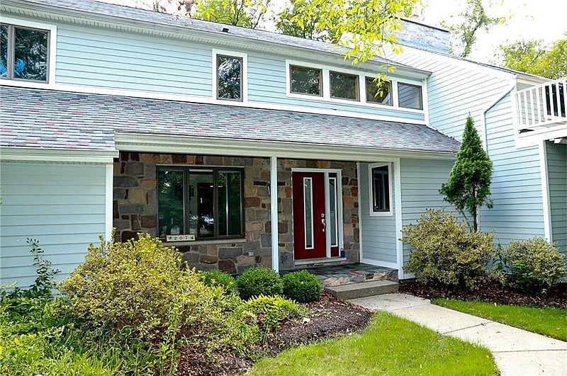 1st image of 207 Greenbriar Dr