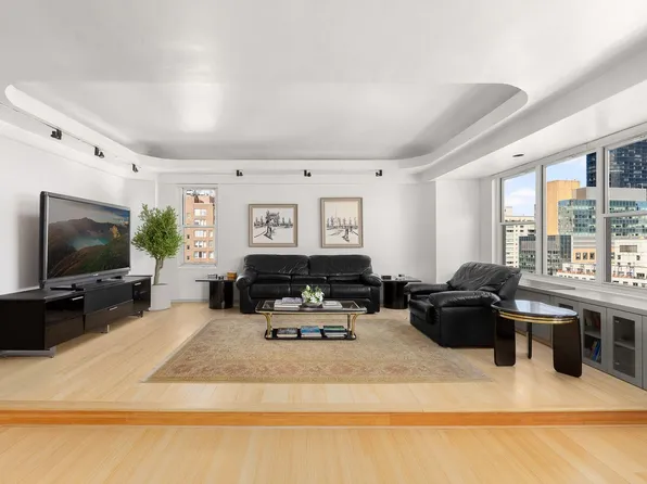 340 East 64th Street image 2 of 14