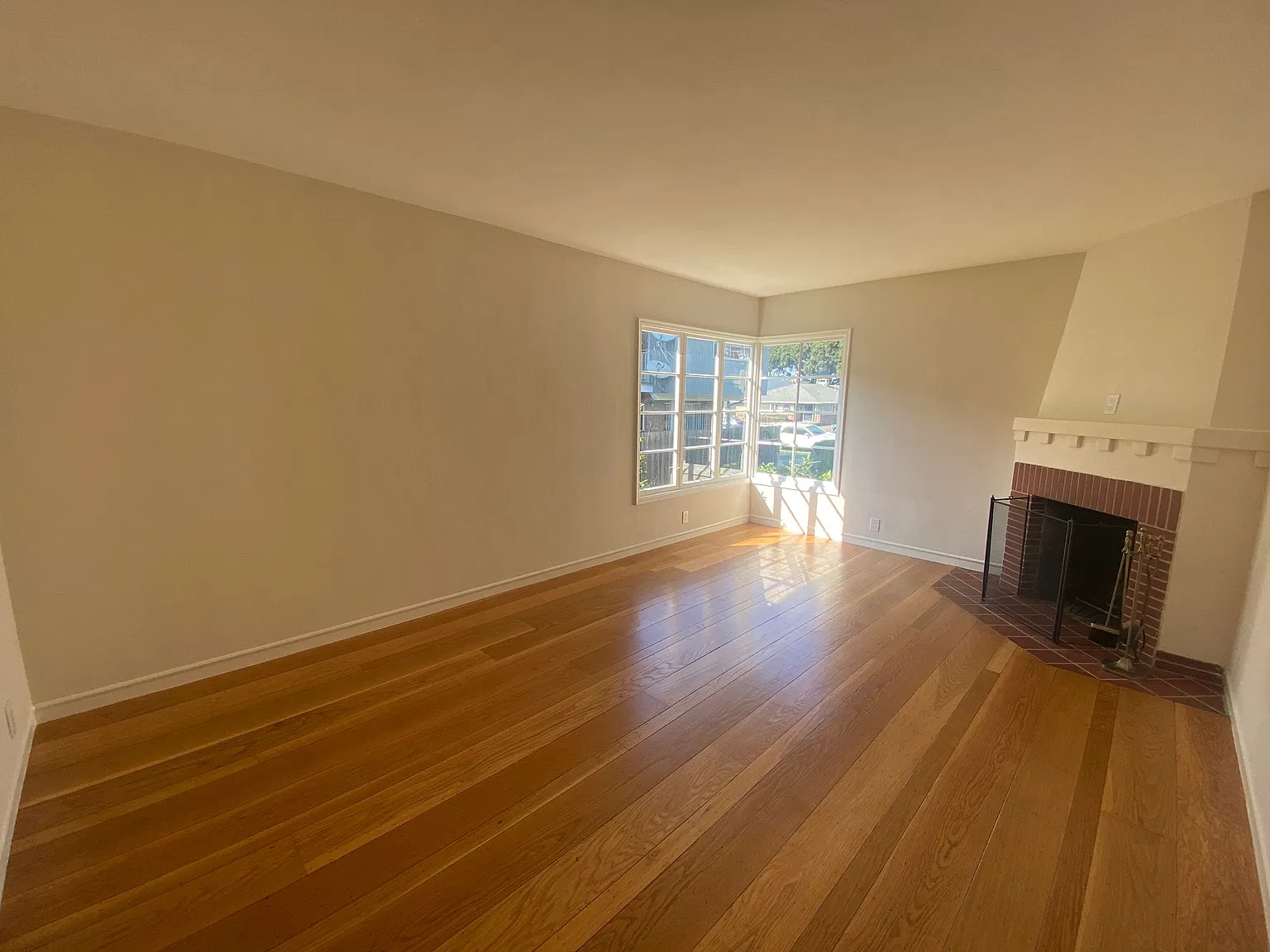 1 bed, 784 sqft, $2,600 — Photo 3