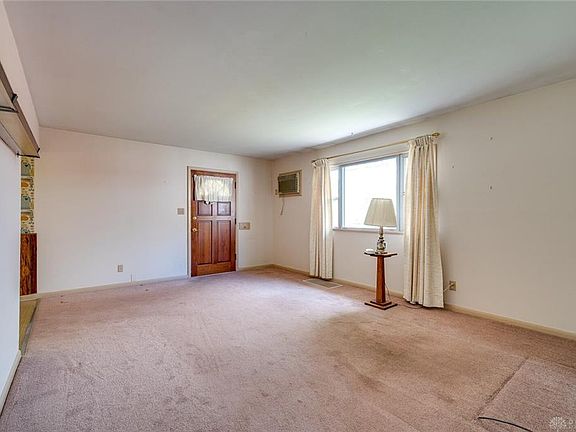 4th image of 733 Hadley Ave