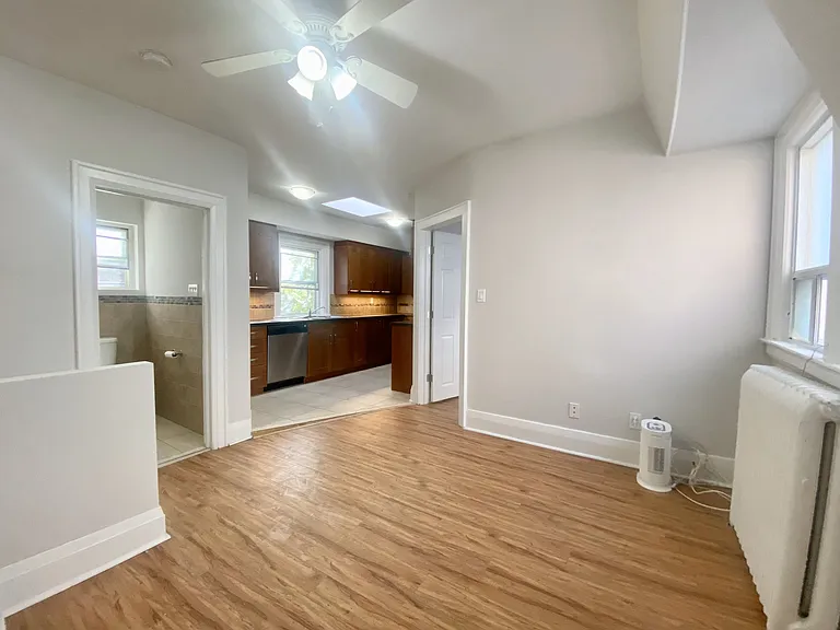341 Saint Clair Ave W #E — Photo 5