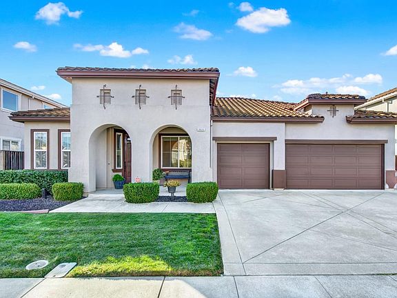 3rd image of 3935 Kiara Circle