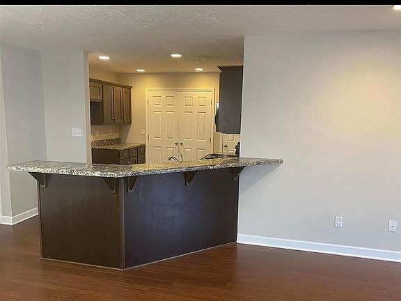 4th image of 721 Village Creek Dr APT A
