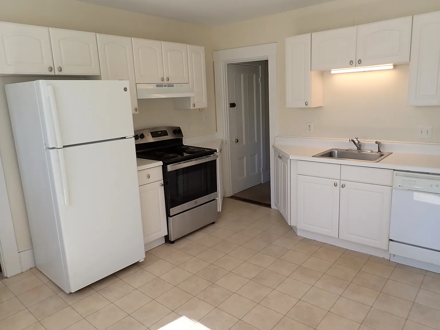 2 bed, $2,300 — Photo 4