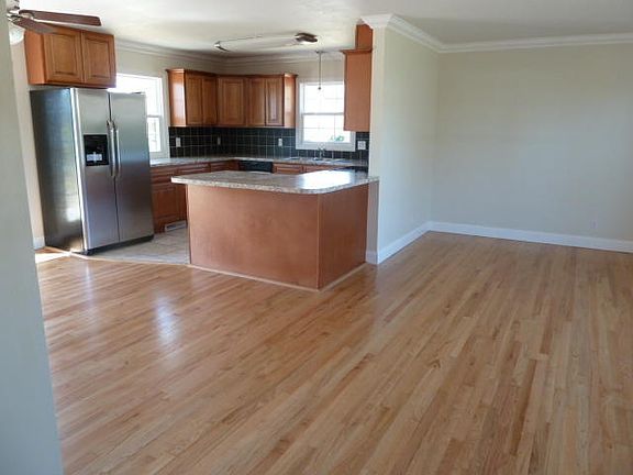 3rd image of 7833 Berkshire Blvd